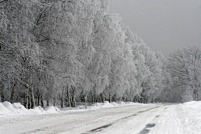 Winterfoto von Czeslaw Gorski-026_schnee-bedeckte-strasse